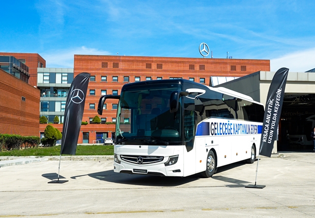 Yenilenen Mercedes-Benz Travego ve Tourismo ile Benzersiz Seyahat Deneyimine Hazır Olun