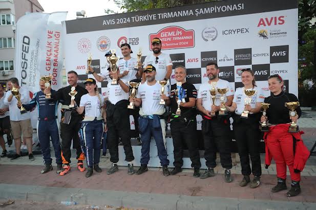 Gemlik’te rüzgârla yarıştılar 