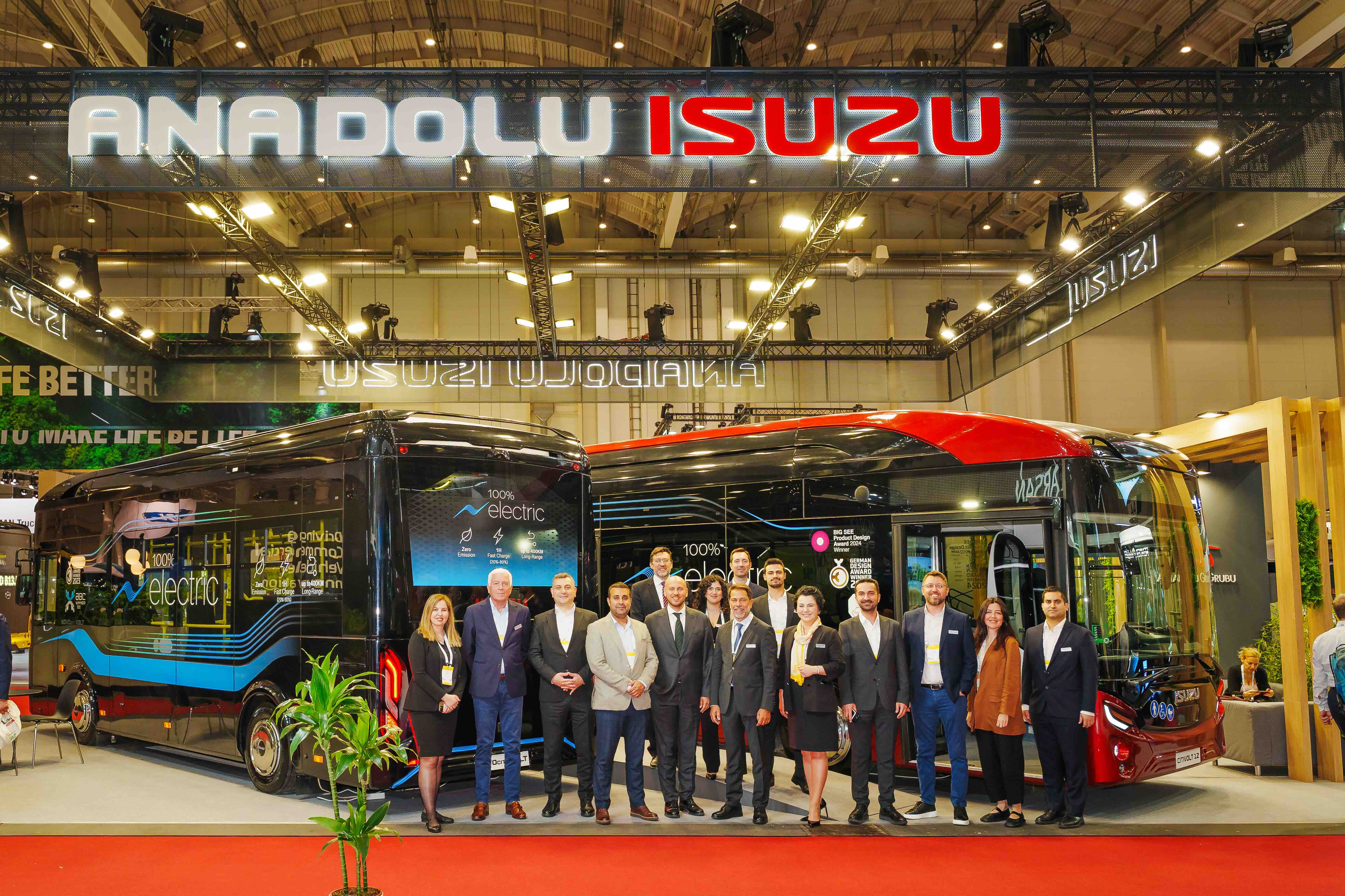 Anadolu Isuzu, UITP Zirvesi’nde %100 elektrikli Citivolt 12 ve NovoCiti VOLT modellerini sergiledi.