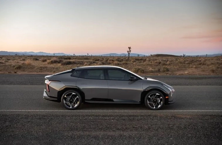 Kia’nın yeni elektrikli sedanı EV4, 2026 başında yollarda olacak