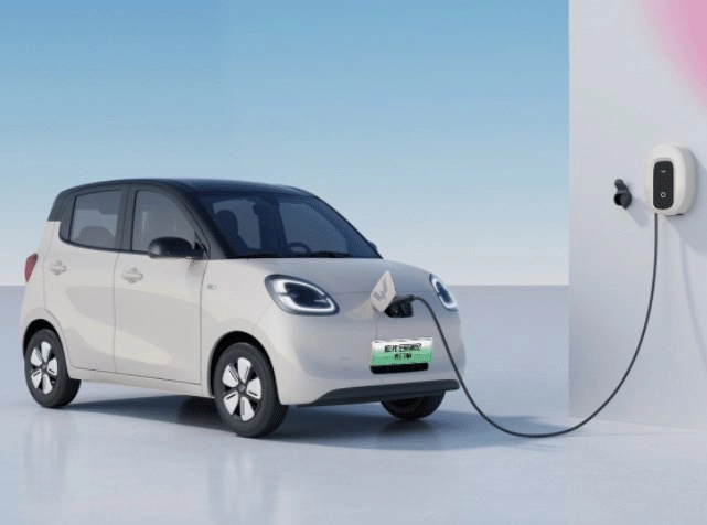 5 kapılı Wuling Mini EV, 6200 dolar fiyatla satışa sunuldu