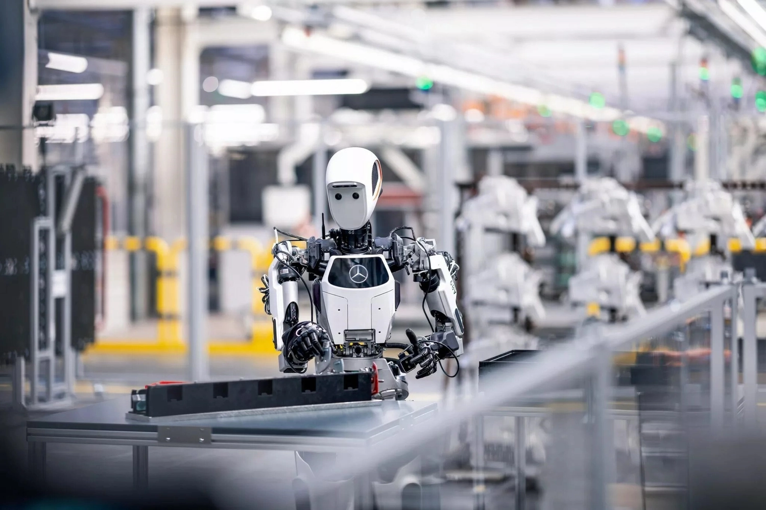 Mercedes, Berlin fabrikasında insansı robotları test etmeye başladı